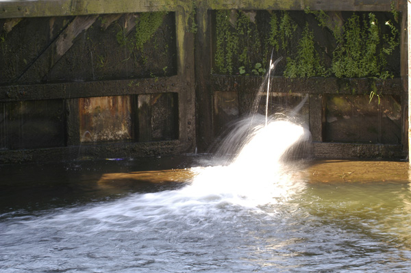 Sluis in het Apeldoorns Kanaal ter hoogte van de Sluisoordlaan