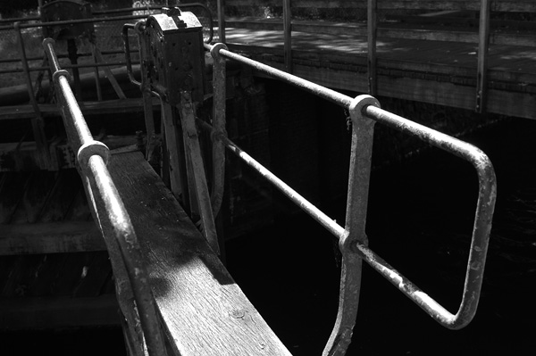 Sluis in het Apeldoorns Kanaal ter hoogte van de Sluisoordlaan