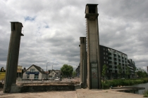 Tussen medio april en september 2006 wordt het totale brugdek vervangen, worden aan de zijkanten fietsbruggen aangebracht en wordt de betonconstructie opgeknapt.