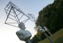 Sculptuur van Hans Eykelboom, op terrein van Spatie. Ik kan iedereen aanraden het terrein van Spatie te bezoeken. Het is vrij toegankelijk en het is een heerlijke omgeving. gm[[52.225985602187734, 6.012396812438965]]