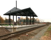 Met ingang van 10 december 2006 voert de NS een nieuwe dienstregeling in en worden in onze regio vier nieuwe NS-stations in gebruik genomen: Apeldoorn-De Maten, Apeldoorn-Osseveld, Twello en Voorst/Empe.
gm[[52.205266034475805, 5.999822616577148]]