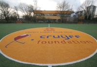 Het Cruyff Court AGOVV is een kunstgras trapveldje aan de Aristotelesstraat dat vorig jaar op 5 juli werd geopend. gm[[52.22281781709674, 5.9976983070373535]]