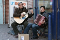 De aangename klanken van dit duo maken de dag nog zonniger.
Albert Heijn, Eglantier. gm[[52.195798669681906, 6.0059621930122375]]