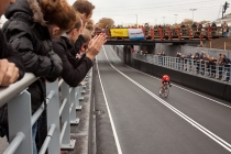 Met het eerste Open Apeldoorns Kampioenschap Wegsprint is zaterdag 30 oktober de nieuwe spoortunnel aan de Zutphensestraat geopend. gm[[52.214640995476806, 6.002861559391022]]