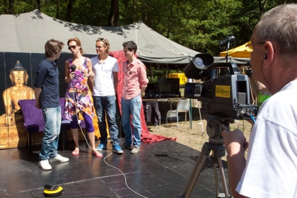 Zeepkistenrace en braderie in het Orderbos. Hier worden door TV Apeldoorn geÃ¯nterviewd: Tim Koldenhof (filmproducties), Pim Wessels (acteur) en Joji Na (acteur). gm[[52.20164963726132, 5.918819904327393]]